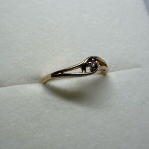 Vintage 10k Yellow Gold Small Diamond Engagement Ring Sz 6.75 Prong Twist